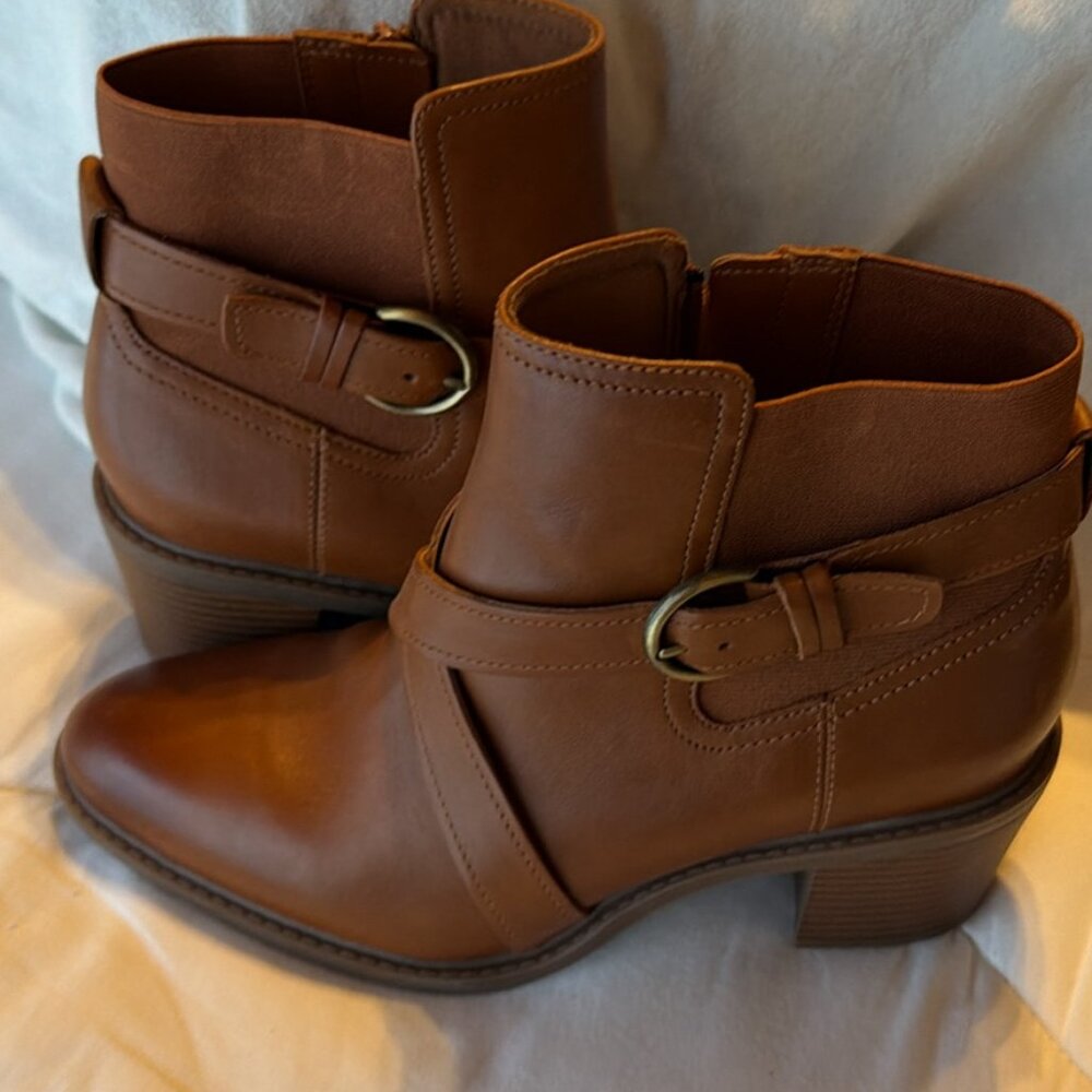 Clark's Leather Bootie